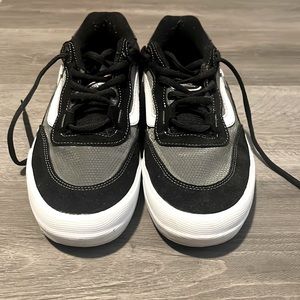 Vans Wayvee Black Skateboarding Shoes 9.5 (worn once)